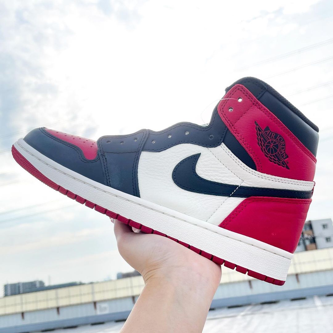 Nike Air Jordan 1 Retro High OG Bred Toe | スニーカー買取 超高額